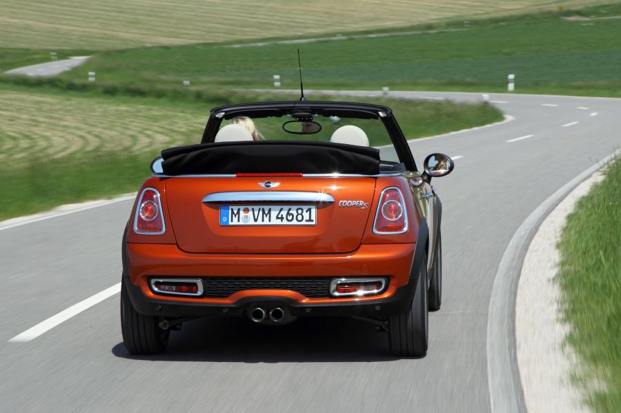  Mini Cooper S Cabrio 2011 года  (фото 6 из 19)
